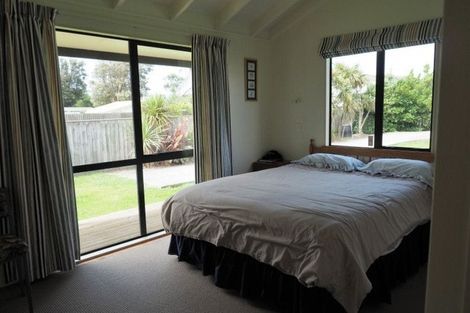 Photo of property in 66 Park Avenue, Waitarere Beach, Levin, 5510