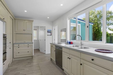 Photo of property in 4 Rotten Row, Waikuku Beach, 7473