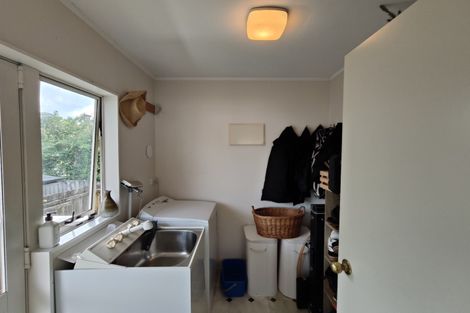 Photo of property in 2/28 Caribbean Drive, Unsworth Heights, Auckland, 0632