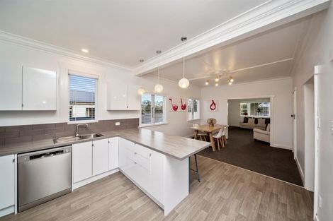 Photo of property in 18 Albion Street, Hawera, 4610