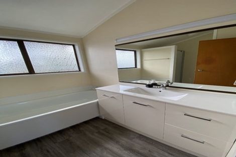 Photo of property in 1/6 Clare Place, Glenfield, Auckland, 0629