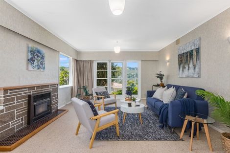 Photo of property in 35 Saint Johns Terrace, Tawa, Wellington, 5028