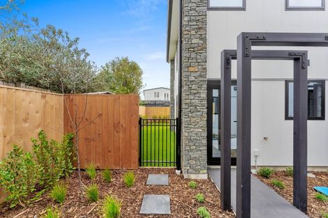 Photo of property in 11/10 Fathom Place, Te Atatu Peninsula, Auckland, 0610