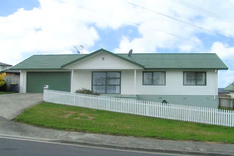 Photo of property in 15 Killygordon Place, Massey, Auckland, 0614