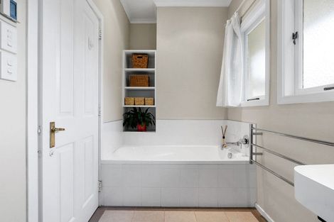 Photo of property in 142 Williams Street, Cambridge, 3434