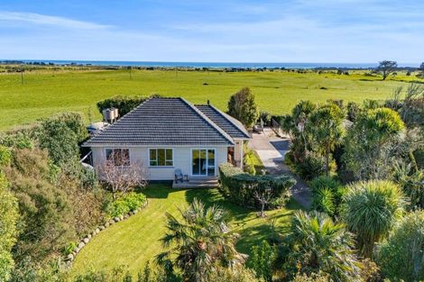 Photo of property in 7091 South Road, Warea, New Plymouth, 4381
