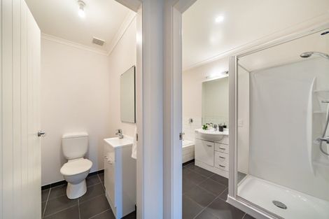 Photo of property in 42a Landsdowne Terrace, Karori, Wellington, 6012