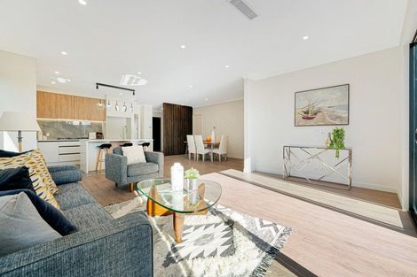 Photo of property in 6 Pineview Drive, Rosehill, Papakura, 2113