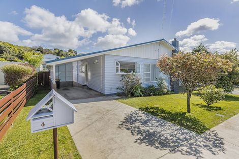 Photo of property in 4 Pembroke Street, Tawa, Wellington, 5028