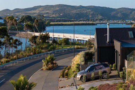 Photo of property in 13 Rangitahi Road, Raglan, 3225