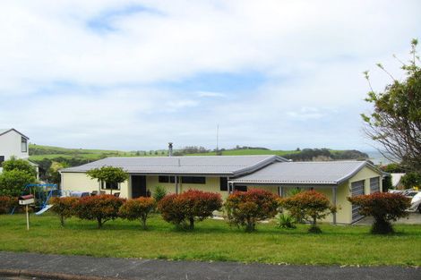 Photo of property in 2 Kotanui Avenue, Army Bay, Whangaparaoa, 0930