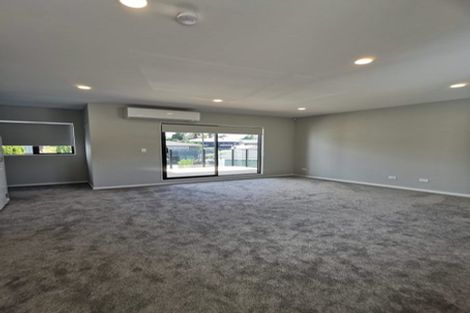 Photo of property in 13a Windermere Crescent, Blockhouse Bay, Auckland, 0600