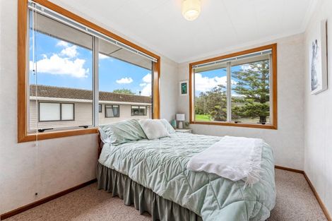 Photo of property in 17 Weranui Road, Waiwera, 0994