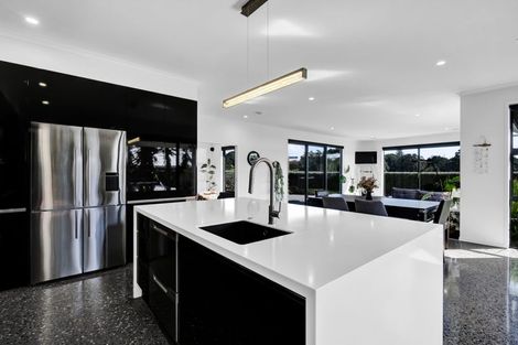 Photo of property in 6 Pebble Beach Court, Waiwhakaiho, New Plymouth, 4312