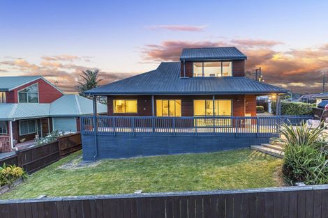 Photo of property in 30 Farquhar Road, Glendene, Auckland, 0602