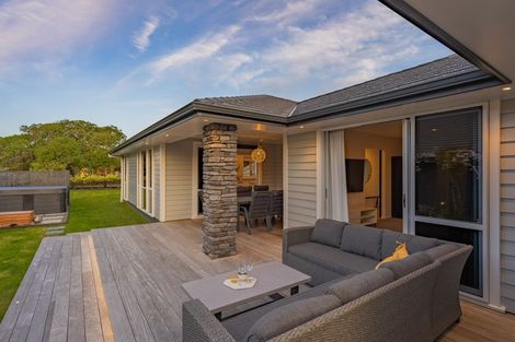 Photo of property in 3 Barbaras Way, Waikanae Beach, Waikanae, 5036