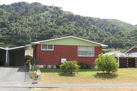 Photo of property in 1a Fremont Grove, Totara Park, Upper Hutt, 5018