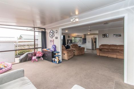 Photo of property in 26 Nikau Street, Inglewood, 4330