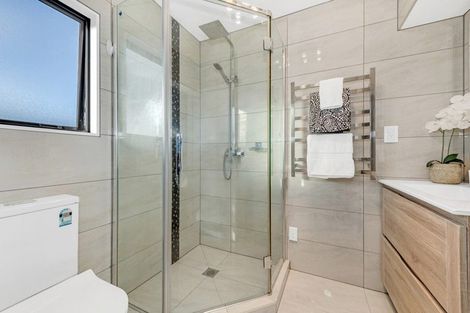 Photo of property in 97 Mt Lebanon Crescent, The Gardens, Auckland, 2105