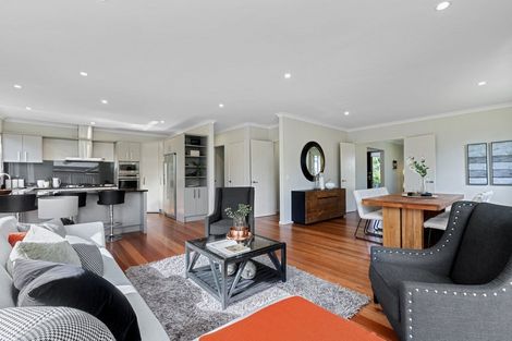 Photo of property in 12 Bur Oak Terrace, Schnapper Rock, Auckland, 0632