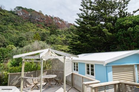 Photo of property in 32 Karekare Road, Karekare, New Lynn, 0772