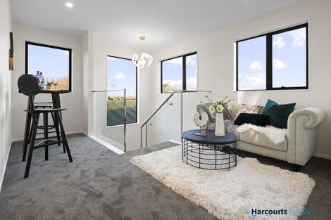 Photo of property in 8b Deuxberry Avenue, Northcote, Auckland, 0627