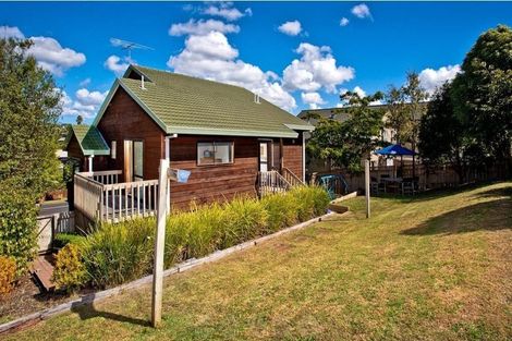 Photo of property in 4 Oystergrove Road, West Harbour, Auckland, 0618