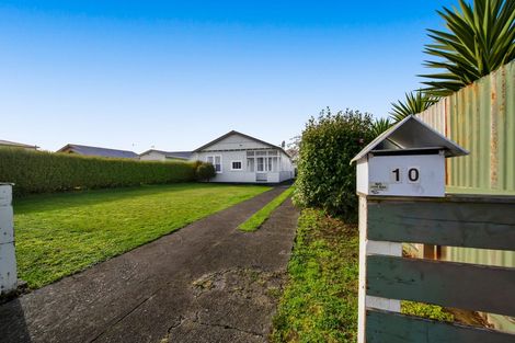 Photo of property in 10 Burns Street, Hawera, 4610