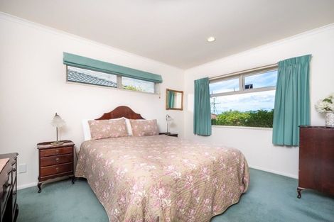 Photo of property in 9 Chesterfield Way, Orewa, 0931