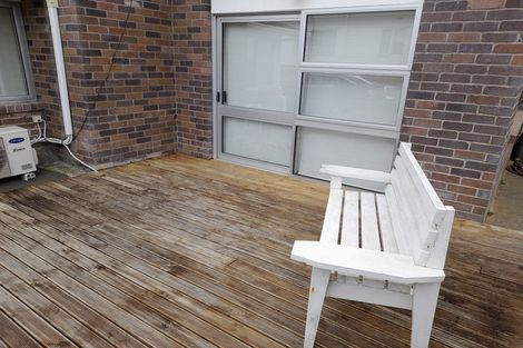 Photo of property in 18 Roxborough Place, East Tamaki Heights, Auckland, 2016