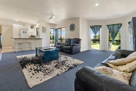 Photo of property in 36 Ewhurst Place, Goodwood Heights, Auckland, 2105