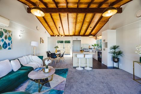 Photo of property in 4/89a Royal Road, Massey, Auckland, 0614