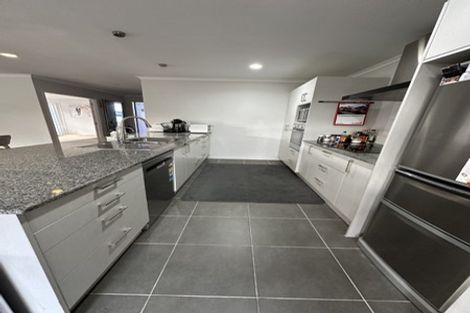 Photo of property in 220 Harbourside Drive, Karaka, Papakura, 2113