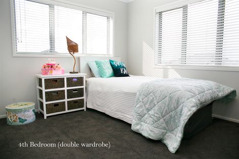 Photo of property in 12 Portofino Point, Karaka, Papakura, 2113