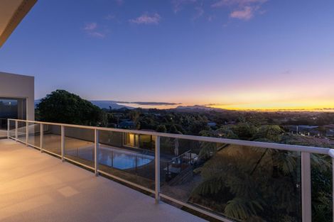 Photo of property in 33 Veale Road, Frankleigh Park, New Plymouth, 4371