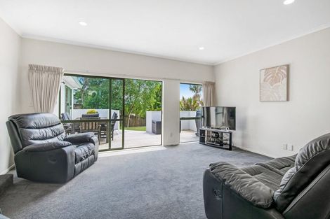 Photo of property in 10 Jacanas Place, Unsworth Heights, Auckland, 0632