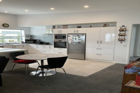 Photo of property in 16 Vanita Drive, Whitianga, 3510