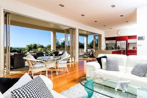 Photo of property in 121 Wade River Road, Stanmore Bay, Whangaparaoa, 0932