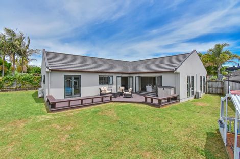 Photo of property in 18 Crannog Fen, Wattle Downs, Auckland, 2103