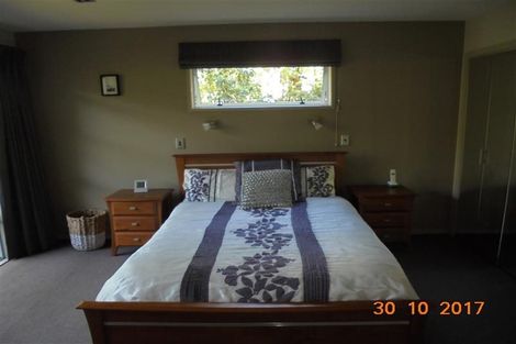 Photo of property in 10 Eastview Grove, Normandale, Lower Hutt, 5010