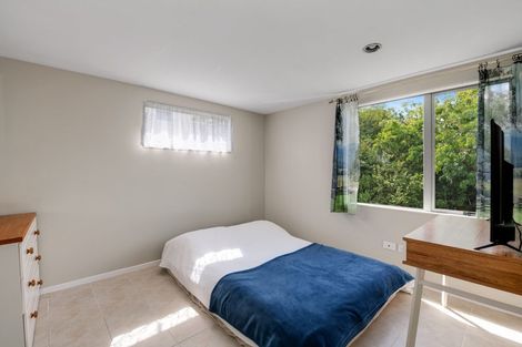 Photo of property in 415 Glenfield Road, Glenfield, Auckland, 0629