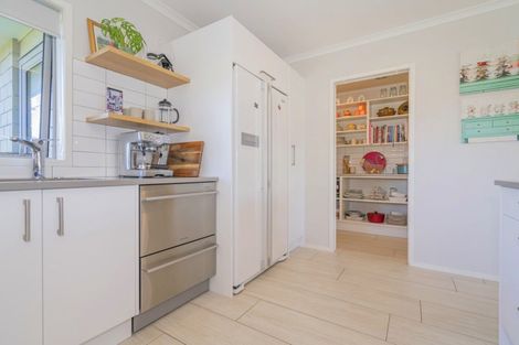 Photo of property in 10 Roseberry Place, Whitianga, 3510