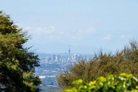 Photo of property in 453 Scenic Drive, Waiatarua, Auckland, 0612
