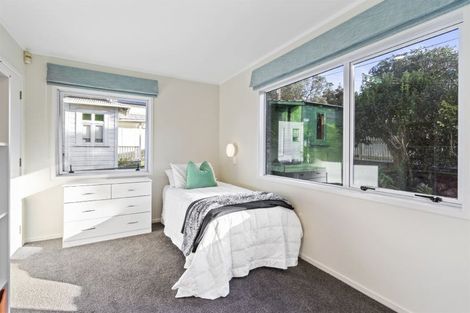 Photo of property in 2/27 Stafford Road, Northcote Point, Auckland, 0627