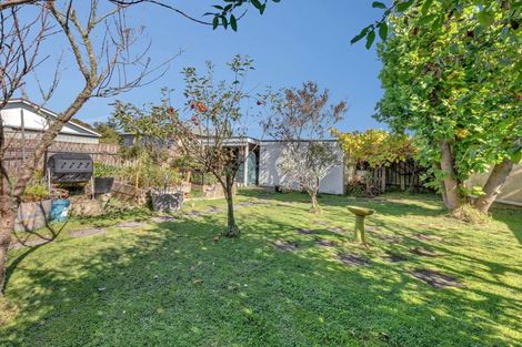 Photo of property in 16 Maunder Street, Marton, 4710