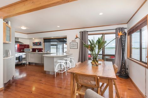 Photo of property in 33 St Annes Crescent, Wattle Downs, Auckland, 2103