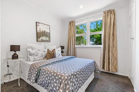 Photo of property in 1 Normandy Place, Henderson, Auckland, 0610