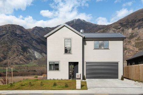 Photo of property in 28 Hayes Creek Road, Lake Hayes Estate, Queenstown, 9304
