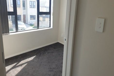 Photo of property in 16 Millcroft Lane, Ranui, Auckland, 0612