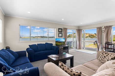 Photo of property in 1 Rigby Street, Whakapirau, 0583